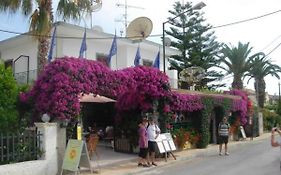Harry'S Bar & Apartments 1